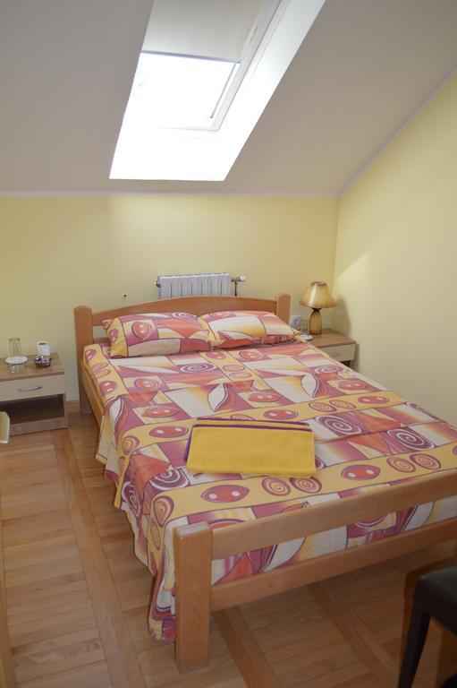 Pansion Lug Hotel Belgrade Room photo